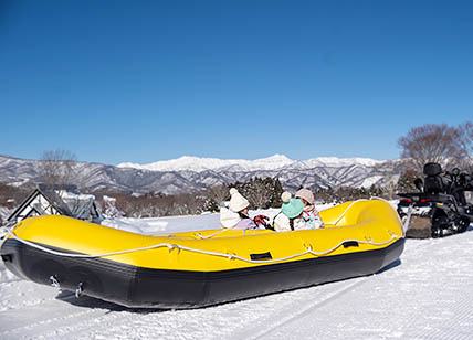スノーラフトで銀世界の牧歌の里を周遊!